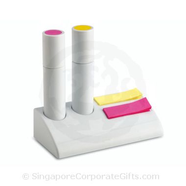 Highlighter  with memo label 011